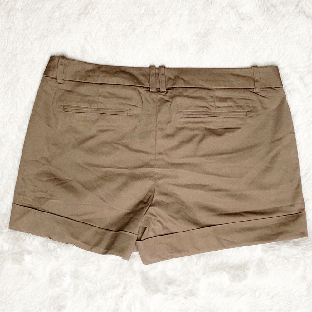 MOSSIMO KHAKI CUFFED SHORTS EUC - Picture 2 of 2